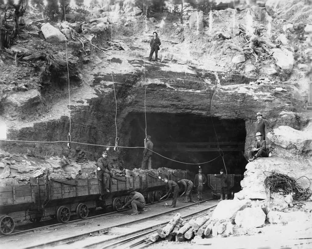 Coal mining at Independent Coal Co., Kenilworth, Utah, Dec. 1, 1907. Shipler Photog. #3206. Provided courtesy of the Utah State Historical Society.