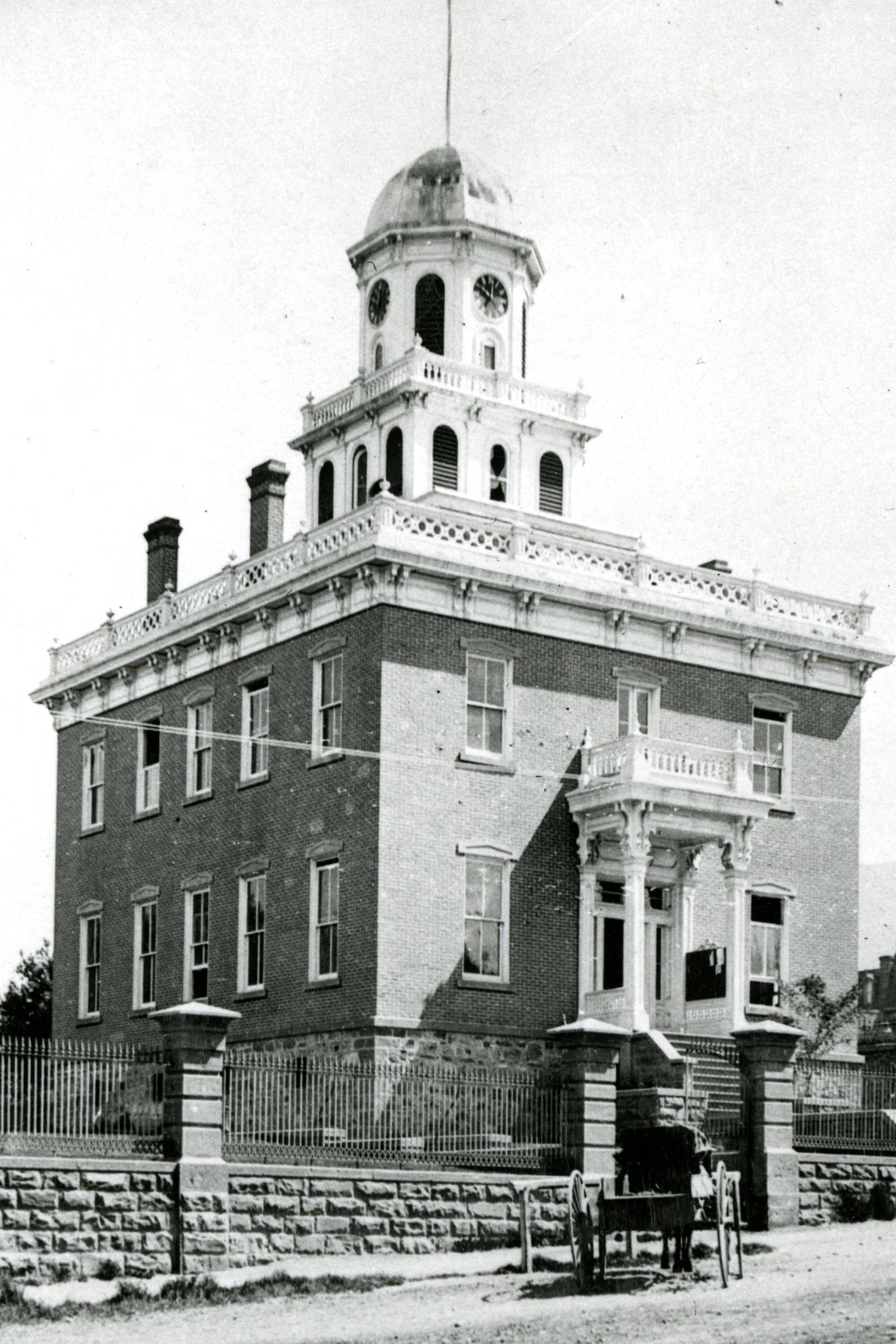 Photograph of older courthouse