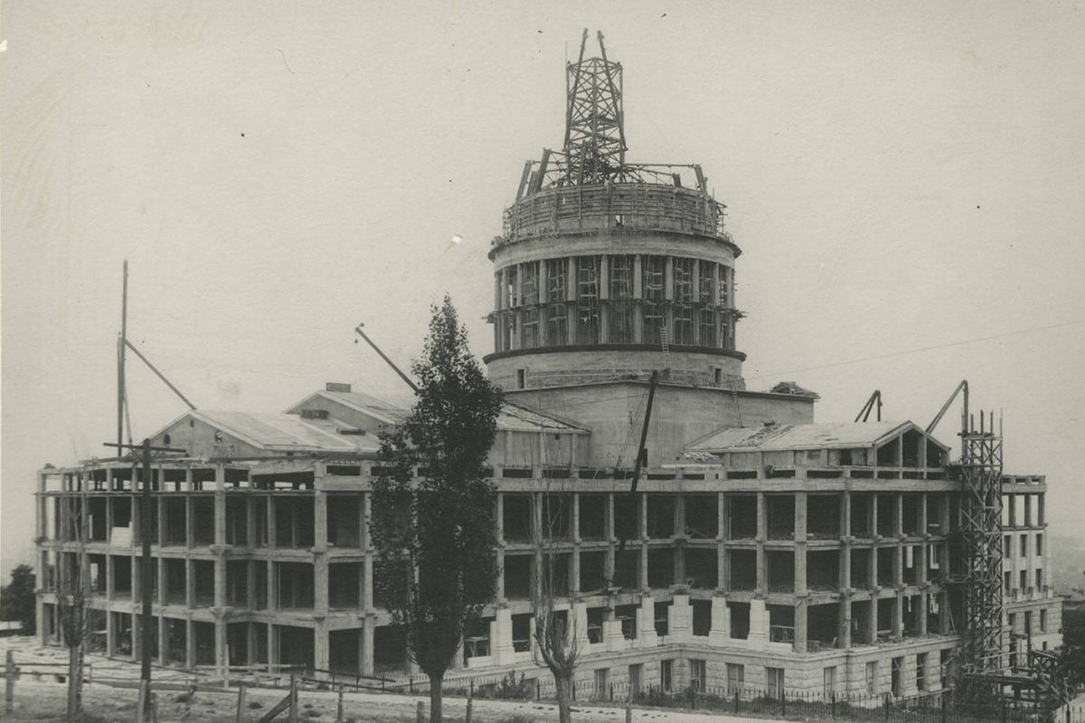 Photograph of capitol building construction in progress