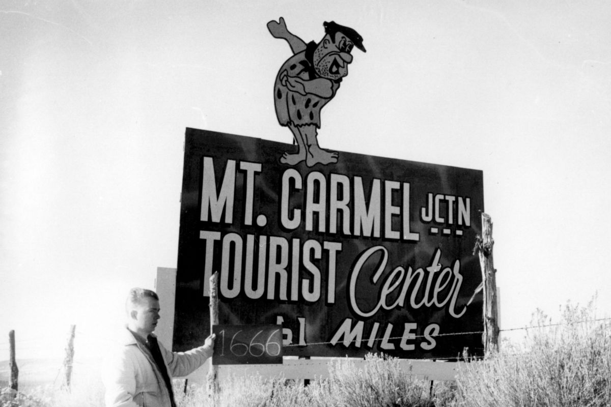 Mt Carmel Junction Sign